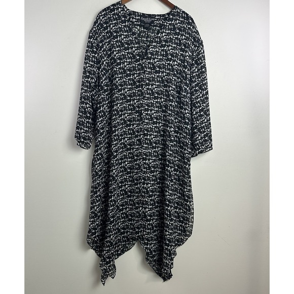 Russell Kemp Tops - Russell Kemp Woman New York 3X‎ Button Down Tunic V Neck Asymetrical Hem Artsy